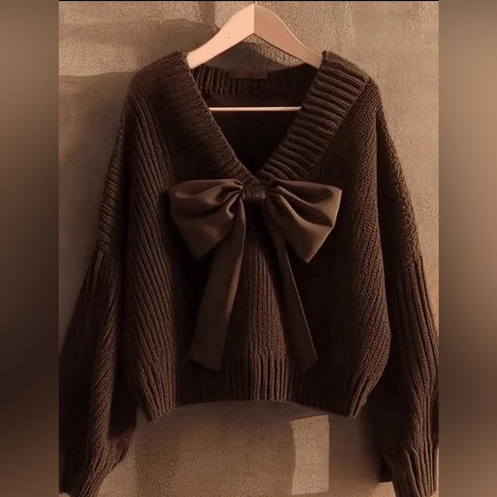 BNWT!✨ Super Cute Waffle Knit Sweater with Bow